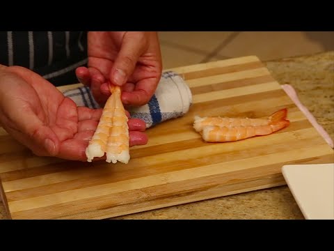 HOW TO MAKE SUSHI - PREPARING PRAWNS