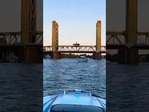 Good Vibes! 1977 Hawaiian Day Cruiser! Sacramento River! #Shorts #Boat