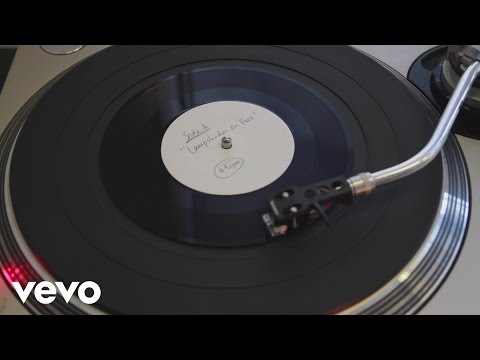 Modest Mouse - Lampshades on Fire (Spinning 7" video)